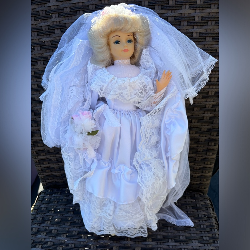 Vintage 1987 Porcelain Bride Doll